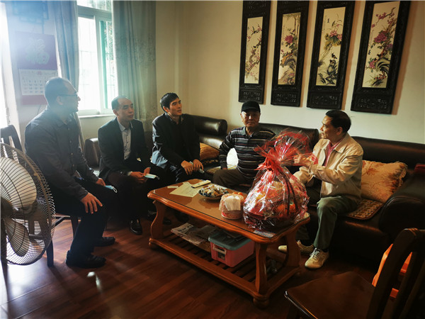 植保所開展春節前走訪慰問活動